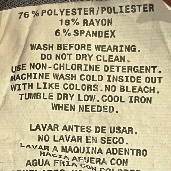 Jaanuu • 3-Pocket Notched Scrub Top Light Gray - M - Picture 11 of 12